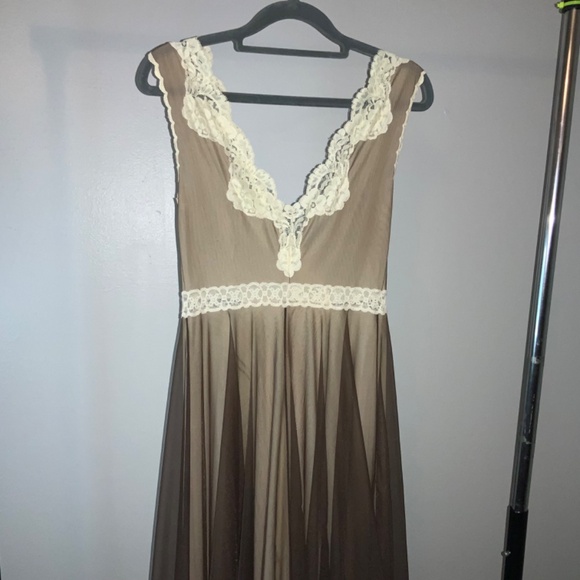Elegant Lace Trimmed Brown Nightgown Sz Med - Picture 7 of 11